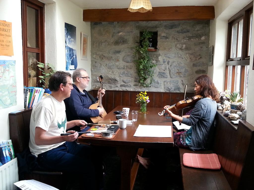 Aille River Tourist Hostel And Camping Doolin Ngoại thất bức ảnh